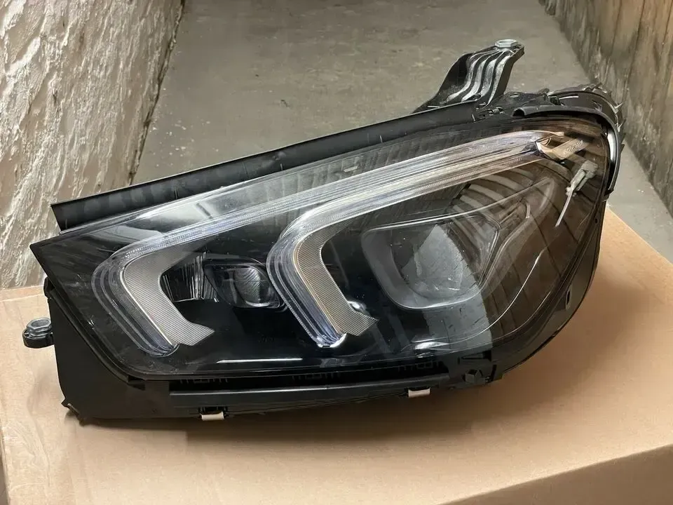 a1679064104   headlight